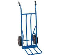 Niebieski wózek magazynowy o kołach pneumatycznych