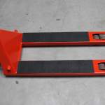 Nakładki antypoślizgowe wuBlade na wózku paletowym